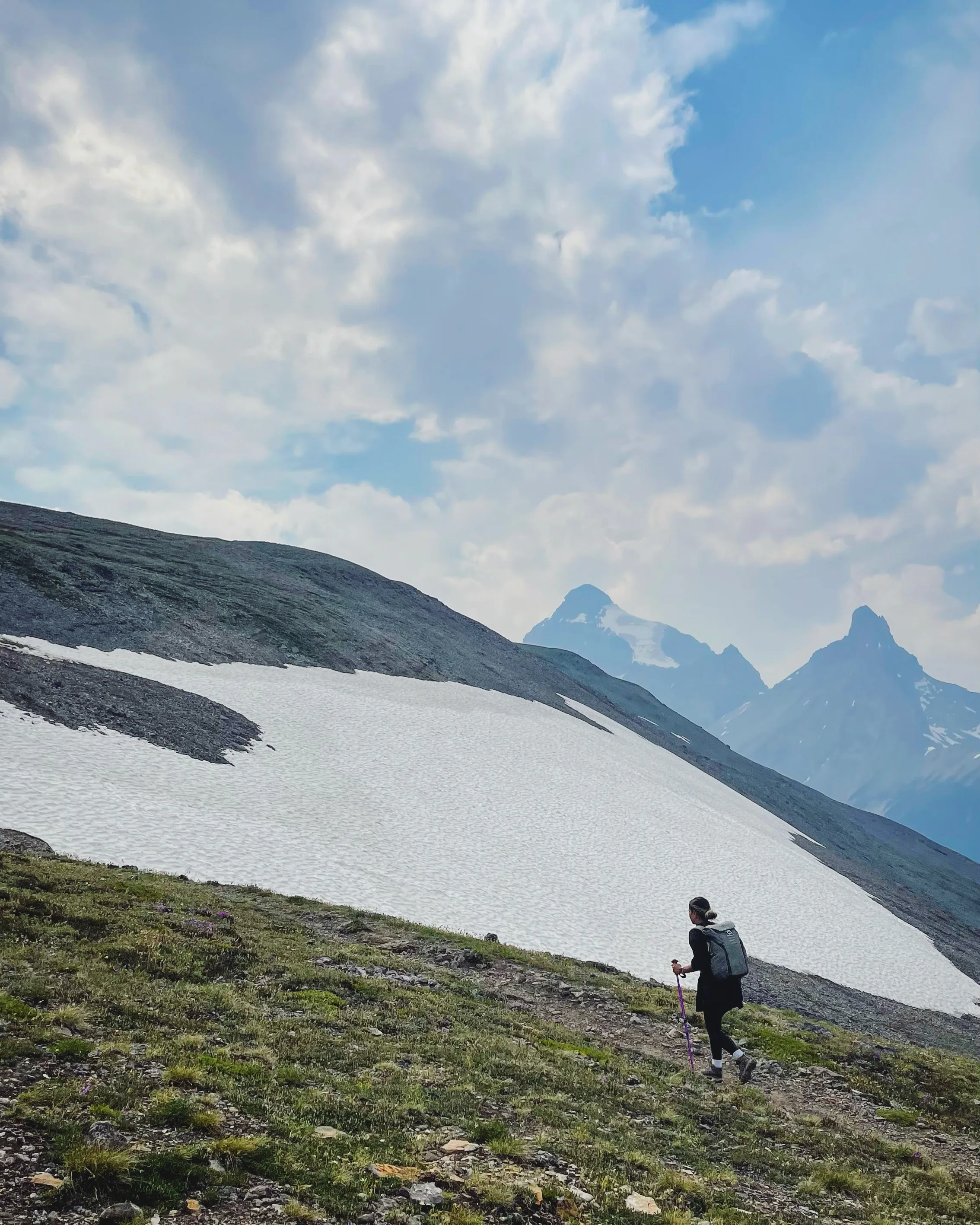 Family moment at the ridge with the glacier stretching out behind us