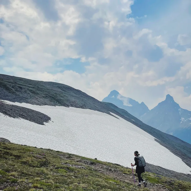 Family moment at the ridge with the glacier stretching out behind us