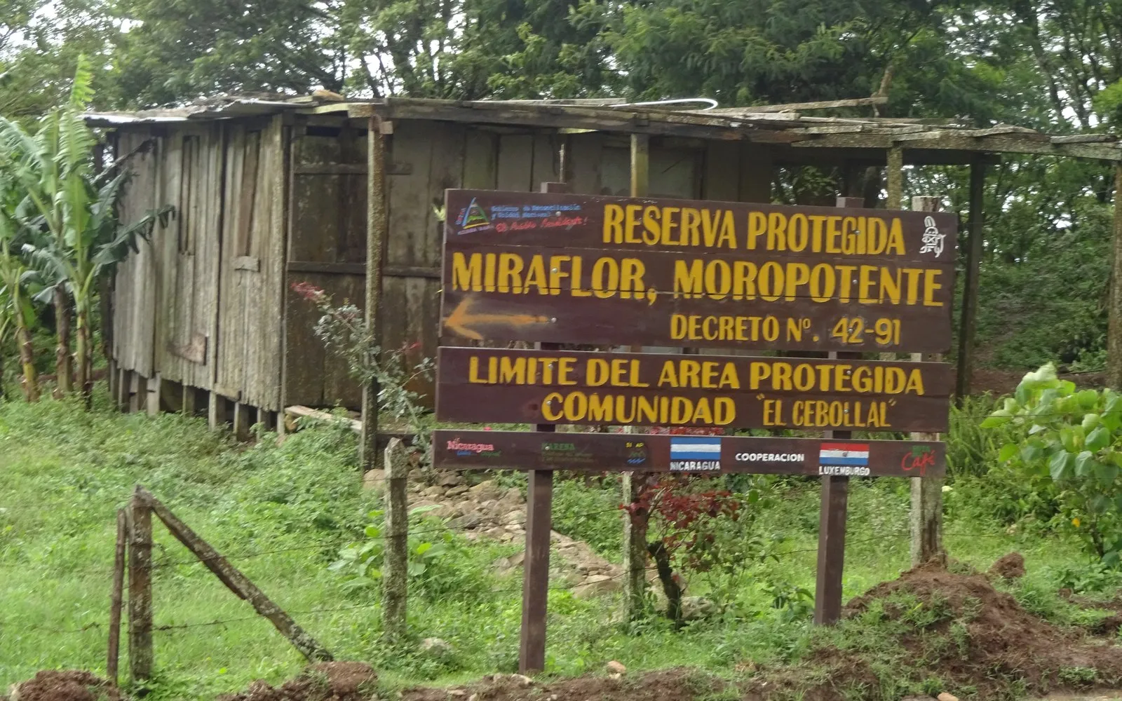 Protected-area sign at Miraflor-Moropotente in El Cebollal